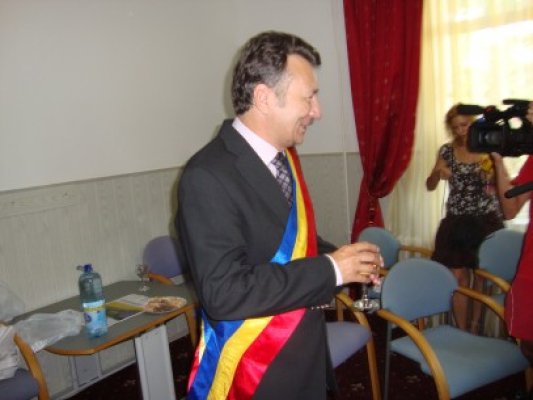 Primarul Adrian Stan a depus jurământul: Sper ca acest mandat să fie mai bun